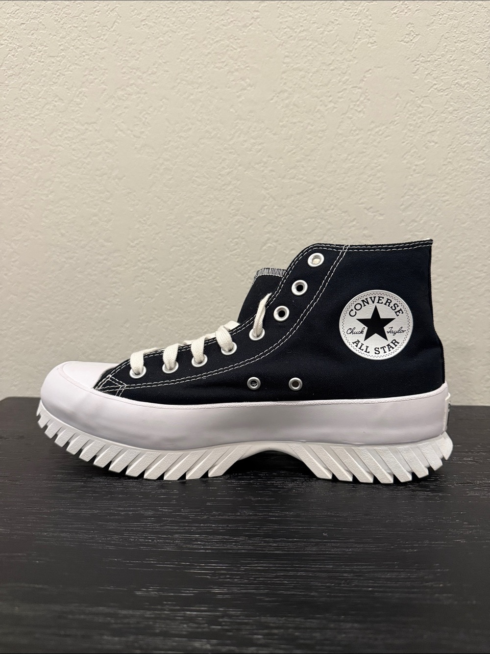 Women’s 10.5 - Men’s 8.5 Converse Black & White High Top Platform Sneakers Shoes
